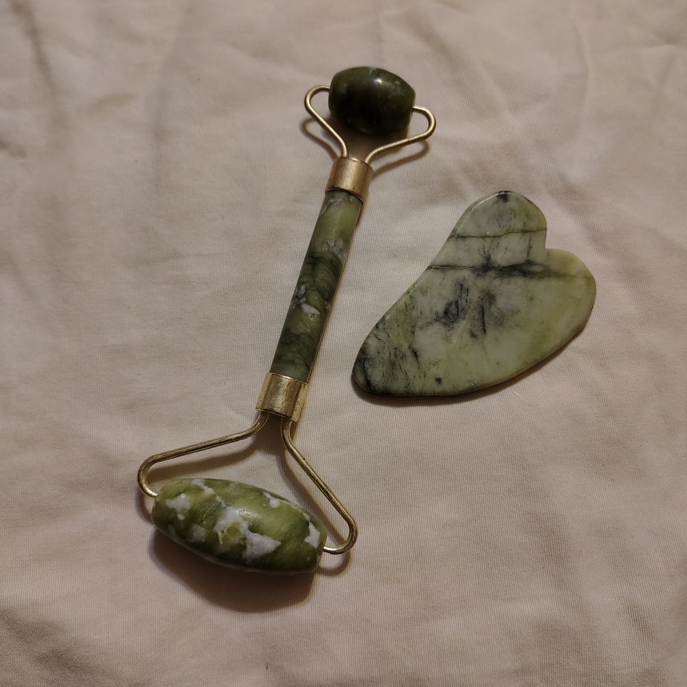 Green Facial Roller and Gua Sha Set